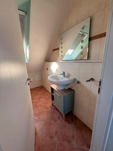 Provisionsfrei: Maisonette mit Hausgefühl, Südbalkon und 2 Tageslichtbädern inkl einem TG-Stellplatz – Duschbad 3.OG