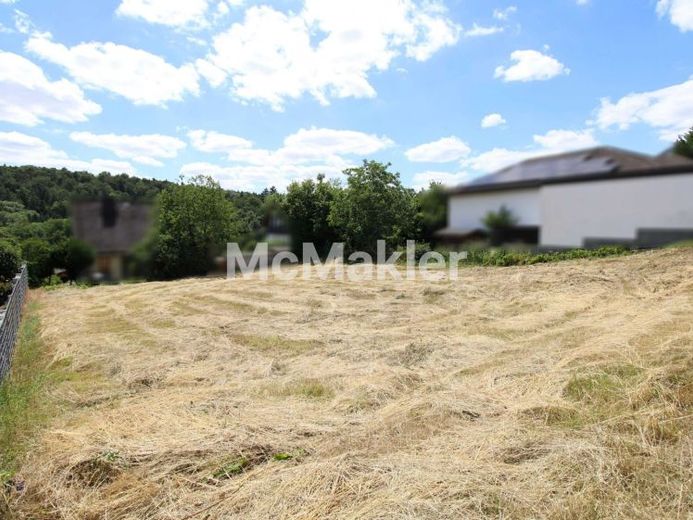 Bebaubar nach Bebauungsplan: Voll erschlossenes Grundstück in Herborn-Herborn – Foto 1
