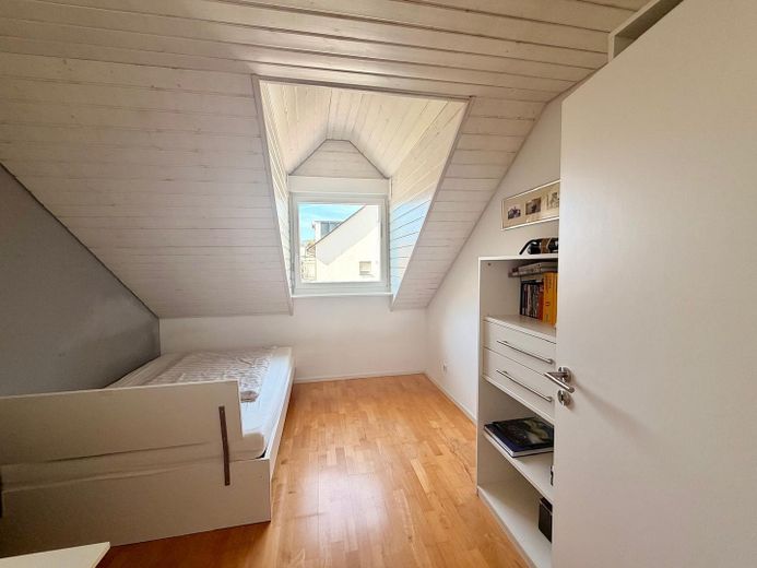 Bliźniak z dużym ogrodem w spokojnej ślepej uliczce – Zimmer 1