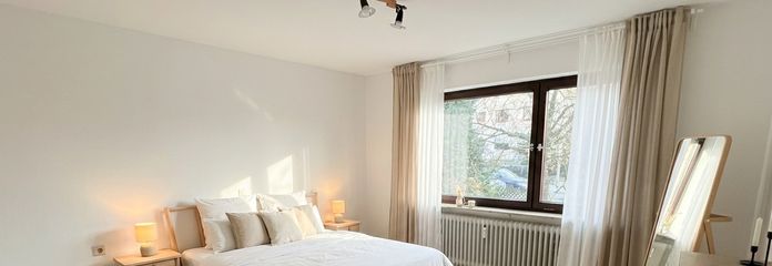 Frisch renoviert: helle 3-Zimmer-Wohnung mit sonnigem Balkon – Schlafzimmer
