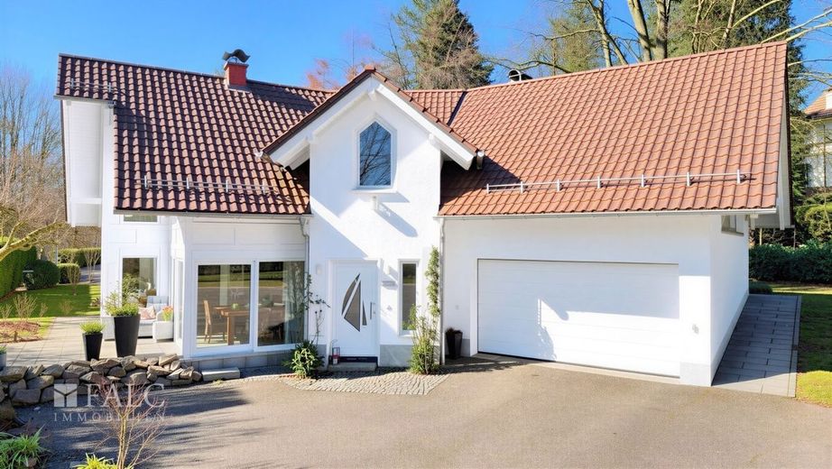 Ein Haus wie kein zweites, ruhig gelegen und mitten drin – Außenansicht