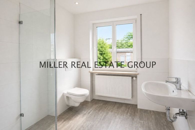 Gepflegtes Reihenmittelhaus in Ingolstadt-Süd mit Südwest-Garten, Terrasse, Keller und Garage! – Badezimmer