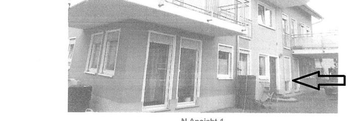 Das Haus, Pfeil an der Wohnung