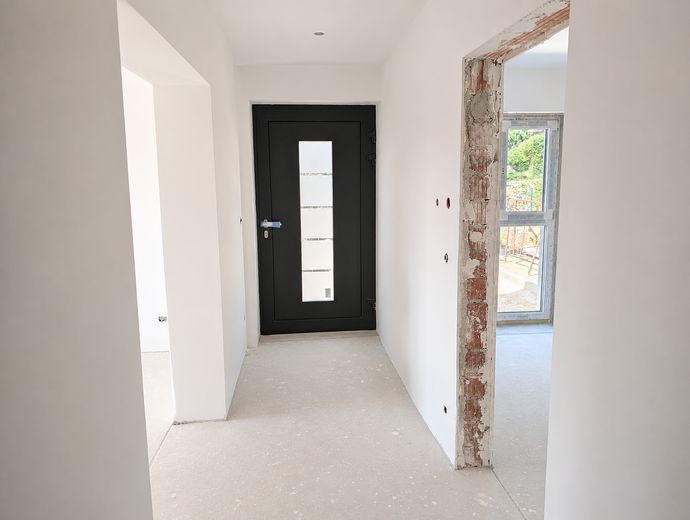 2-Zimmer-Maisonette-Wohnung (81m²) in Kösching mit Balkon (Erstbezug nach Kernsanierung) – Eingangsbereich