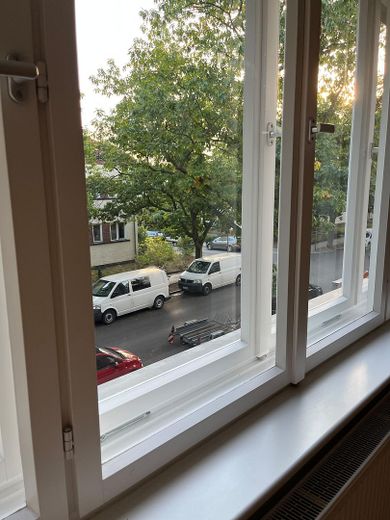Berlin-Köpenick | 299.000 € | Denkmal-ETW, 2,5 Zimmer, saniert, vermietet, inkl. Garage – Blick aus dem Fenster