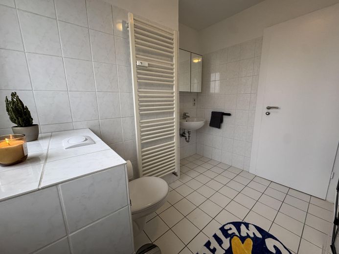 Prima occupazione e arredato di recente!! Camera privata in posizione eccellente! – Badezimmer