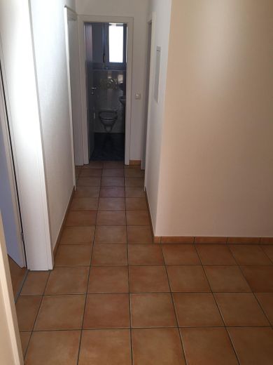 Moderne 3-Zimmer Wohnung mit Balkon, EBK und Garage – Flur/Diele