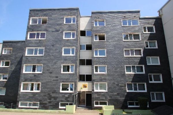 Kernsanierte seniorengerechte 4-Zimmer-Wohnung 95 m² tolle Ausstattung neues Bad neue Fenster Loggia