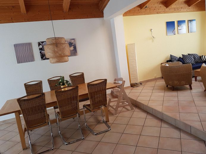Maisonette mit Dachterrasse mitten in Warnemünde – Übergang Wohn-/Essbereich