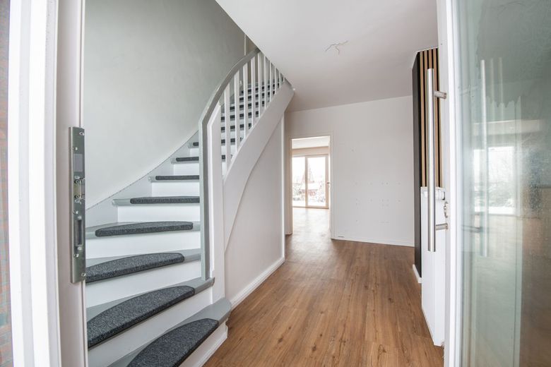 1-Fam. Haus in Harrislee inkl. tollem Grundriss, EBK &amp; Fernwärme – EG Eingang Flur