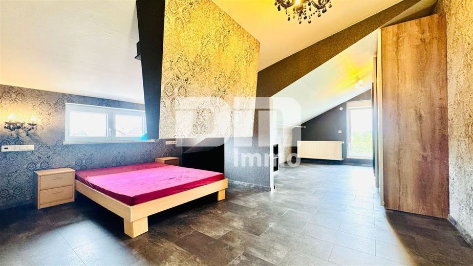 Vielseitiges Immobilien-Ensemble mit 2 modernisierten Haushälften + Carport und Garten/Terrasse – Haus 2 DG Schlafzimmer / Studio mit Ankleide
