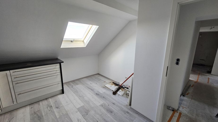 ZENTRUM ALSDORF,SEHR SCHÖNE ca. 63 m2 DACHGESCHOSS WOHNUNG ZU VERMIETEN – Foto 4