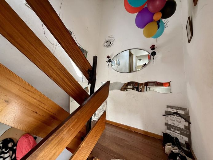 Fröndenberg-Mitte: Einfamilienhaus im Stadtgebiet - Es gibt viel zu tun, packen Sie es an! – Treppenlauf Erd-/Dachgeschoss