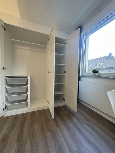 Wszystko w cenie. Pierwsze zasiedlenie po remoncie: nowoczesne mieszkanie jednopokojowe z meblami, umeblowaną kuchnią i czynszem all inclusive – Zdjęcie 7