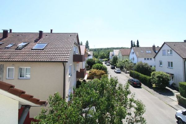 Sofort verfügbar: Helle 3-Zimmer-Dachgeschosswohnung in ruhiger, begehrter Wohnlage