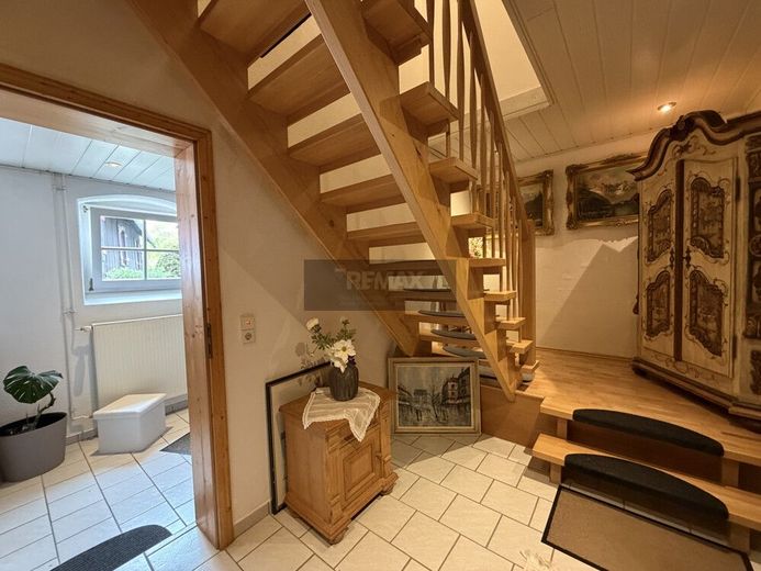 Außergewöhnliches Anwesen mit Wohnhaus, Maisonettewohnungen, Garagenhof und Entwicklungspotenzial – Bild 7