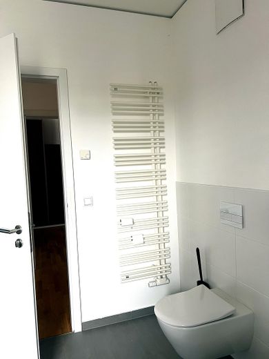 Modernes Neubau-Apartment mit großzügigem Balkon / Berlin-Stralau – Bad
