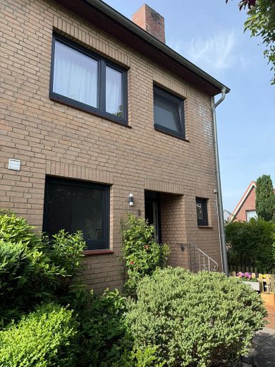 Gerenoveerde eindwoning met kelder en verbouwde zolder – Haus Vorderseite