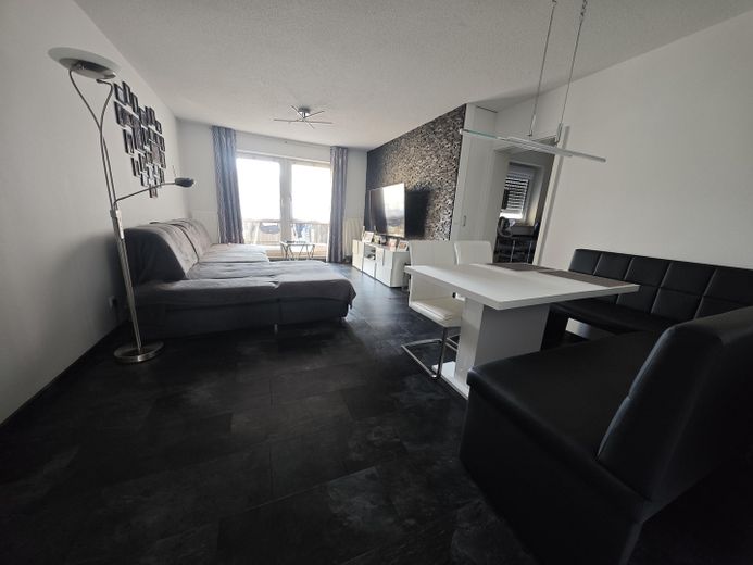 Wohnzimmer mit Essbereich
