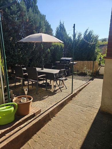 Stattliches Anwesen – Kleine Terrasse