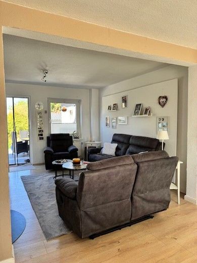 Doppelhaushälfte mit Einliegerwohnung zum Kauf – Wohnzimmer