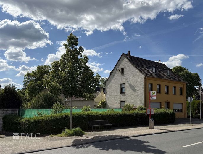 Ihr Investmentpotential im Kölner Norden – 02 - Haus Straßenansicht
