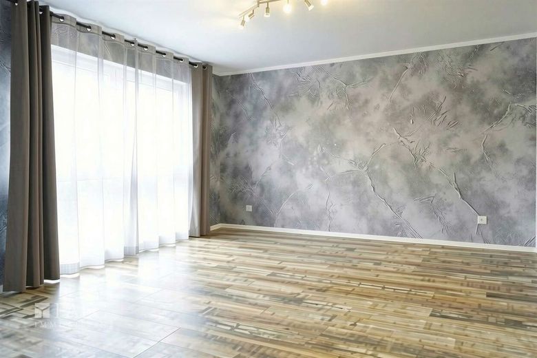 Hochwertige Bauqualität und zeitgemäße Ausstattung vereint – Wohnzimmer