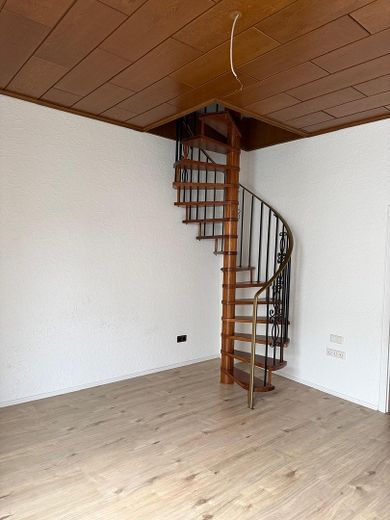 Wohnen mit Kamin, Terrasse und Garten – großzügige 3,5-Zimmer-Wohnung in Solingen – Фотографія 12