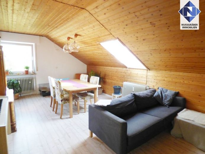 Gemütliche 3,5-Zimmer-Wohnung im Dachgeschoss mit Hobbyraum und Stellplatz – फोटो 1