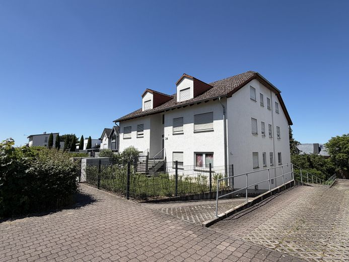 Bestlage am Budenheimer Wald / Helle 3-Zimmer Wohnung mit Balkon und Garage – Haus - Ostansicht