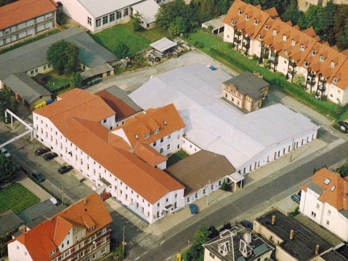 Wohn- und Geschäftshaus mit 6 Geschäftseinheiten und 28 Apartments – Foto 1