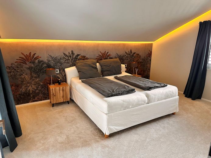 Exklusive Designvilla mit Panoramablick+Einliegerwohnung – Luxus, der Maßstäbe setzt – Schlafzimmer