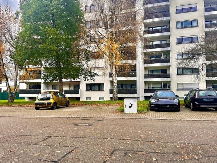 Attraktive 4-Zimmer-Wohnung zzgl. Garage & Aufzug mit traumhaftem Ausblick – Foto 1