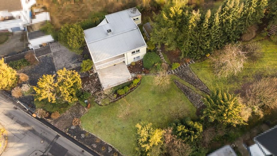 Helles, modernes Einfamiienhaus mit Terrasse - Balkon + Garten in Hümmerich - Preisreduzierung! – Anwesen