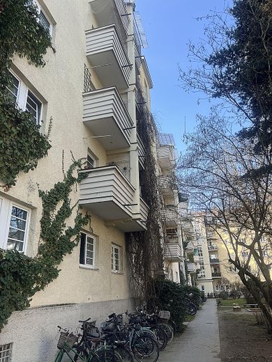 2,5-Zimmer-Altbauwohnung mit Balkon in Untergiesing, Denkmalschutz – Hofansicht Haus / Anlage