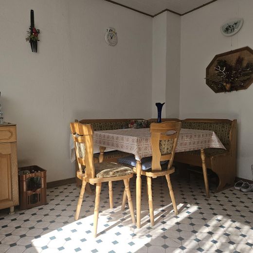 Hofanlage mit Wohnhaus, Scheune & ca. 5.000 m² Land – provisionsfrei – Lagerbereich im Hof