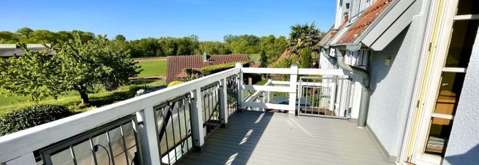 *BESONDERE ARCHITEKTUR IM EINFAMILIENHAUS: Tolle Aufteilung mit Garten, 2 Balkone, Garage, u.v.m.*