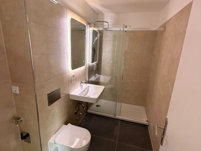 Sin comisión II Apartamento en propiedad de 2 habitaciones con cocina equipada, balcón y plaza de aparcamiento en garaje subterráneo II – Foto 1
