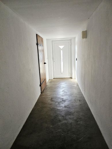 6 konut birimi + garajlar * %7 BMR* enerji sınıfı B – Keller/Hintereingang