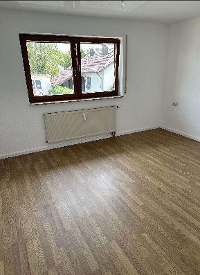 *Accogliente casa per single o coppie con balcone soleggiato e posto auto coperto a Horb-Betra* – Schlafzimmer