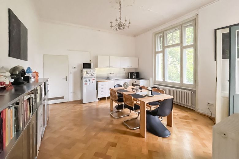 Home in the City, grüne Altbau-Oase in Wiesbaden! Kulturdenkmal-Villa, helle 2 Zi, 2 Balkone, 80 m² – Wohnküche