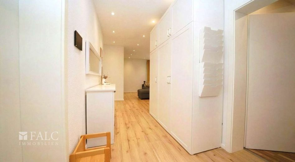 Exklusives Neubau-3-Familienhaus! Effizienz trifft auf hochwertige Wohnqualität! - FALC Immobilien – Flurgang OG