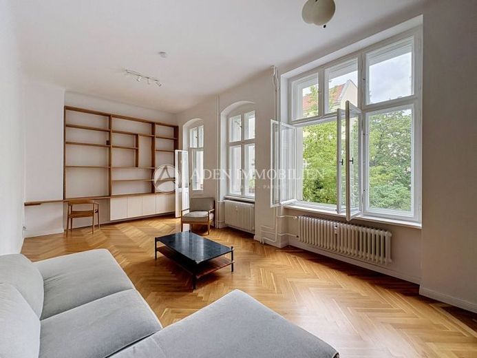 Modern and light-filled 4-room apartment in Berlin-Charlottenburg – Photo 1
