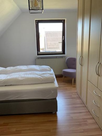 Gepflegtes Einfamilienhaus mit 2 Wohneinheiten in Hamburg-Bergedorf/Alt Nettelnburg – Schlafzimmer OG