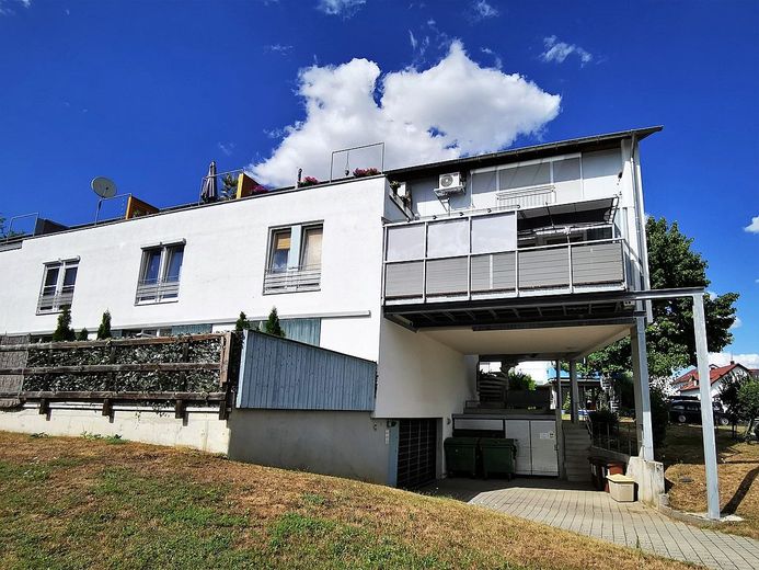 Hausansicht SW mit TG-Einfahrt