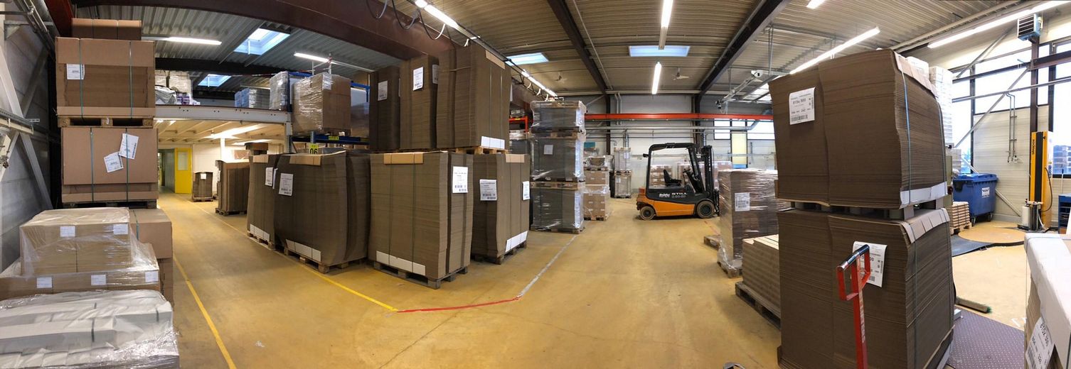 Produktion/ Lagerhalle mit 2 Büros – Lager Innansicht (3)