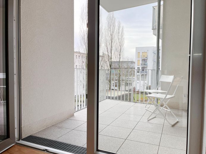 5,2 % de rentabilidad | Obra nueva en Berlín-Adlershof | sin límite de alquileres | totalmente amueblado – Balkon