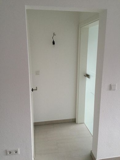 Essen Moltkeviertel / Apartamento de 2 hab. con cocina, pasillo y baño, completamente renovado – Vorraum Küche / Bad