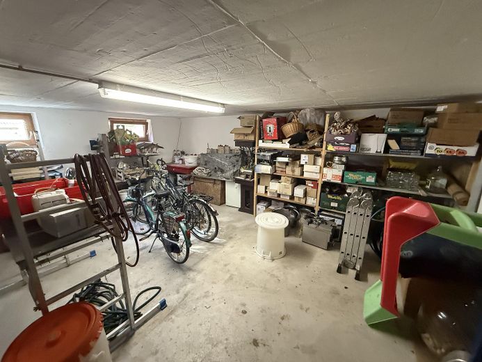Keller von Garage