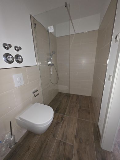 Gäste-WC mit 2. Dusche